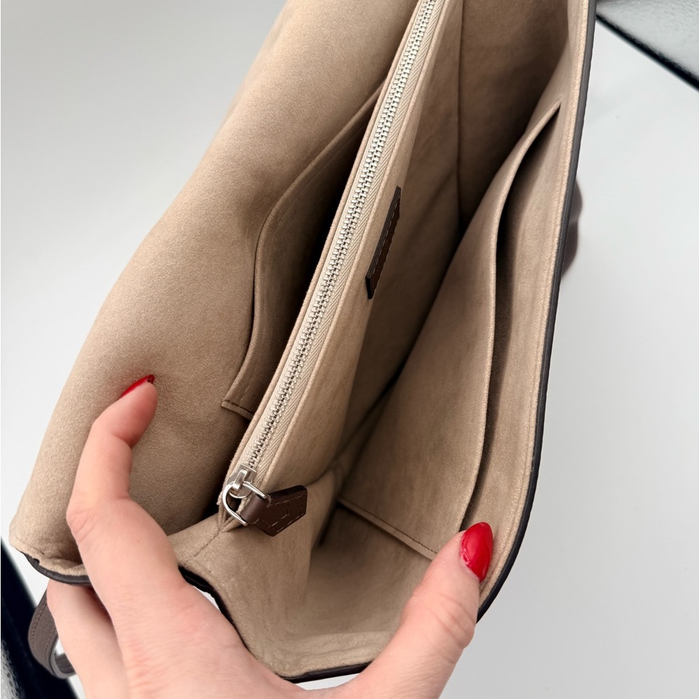 Louis Vuitton Volta bag in Taurillon leather - Picture 12 of 16